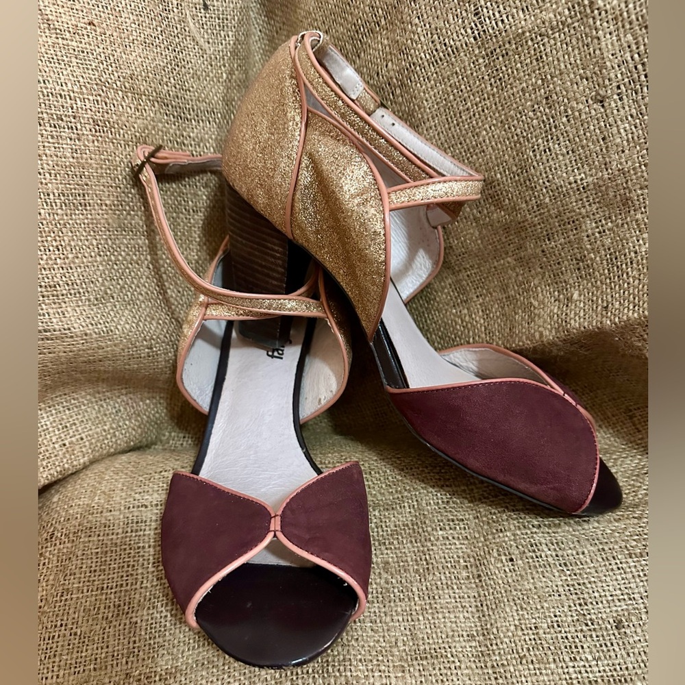 Farylrobin from Anthropologie Gold 💛 & Burgundy Peep 👀 Toe Heels w/straps 8.5M